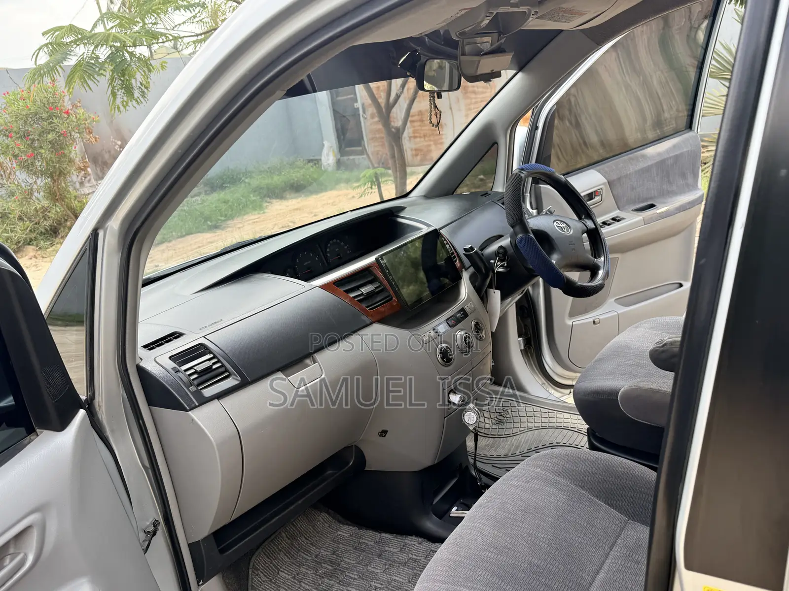 Toyota Noah 2.0 FWD (8 Seater) 2003 Silver