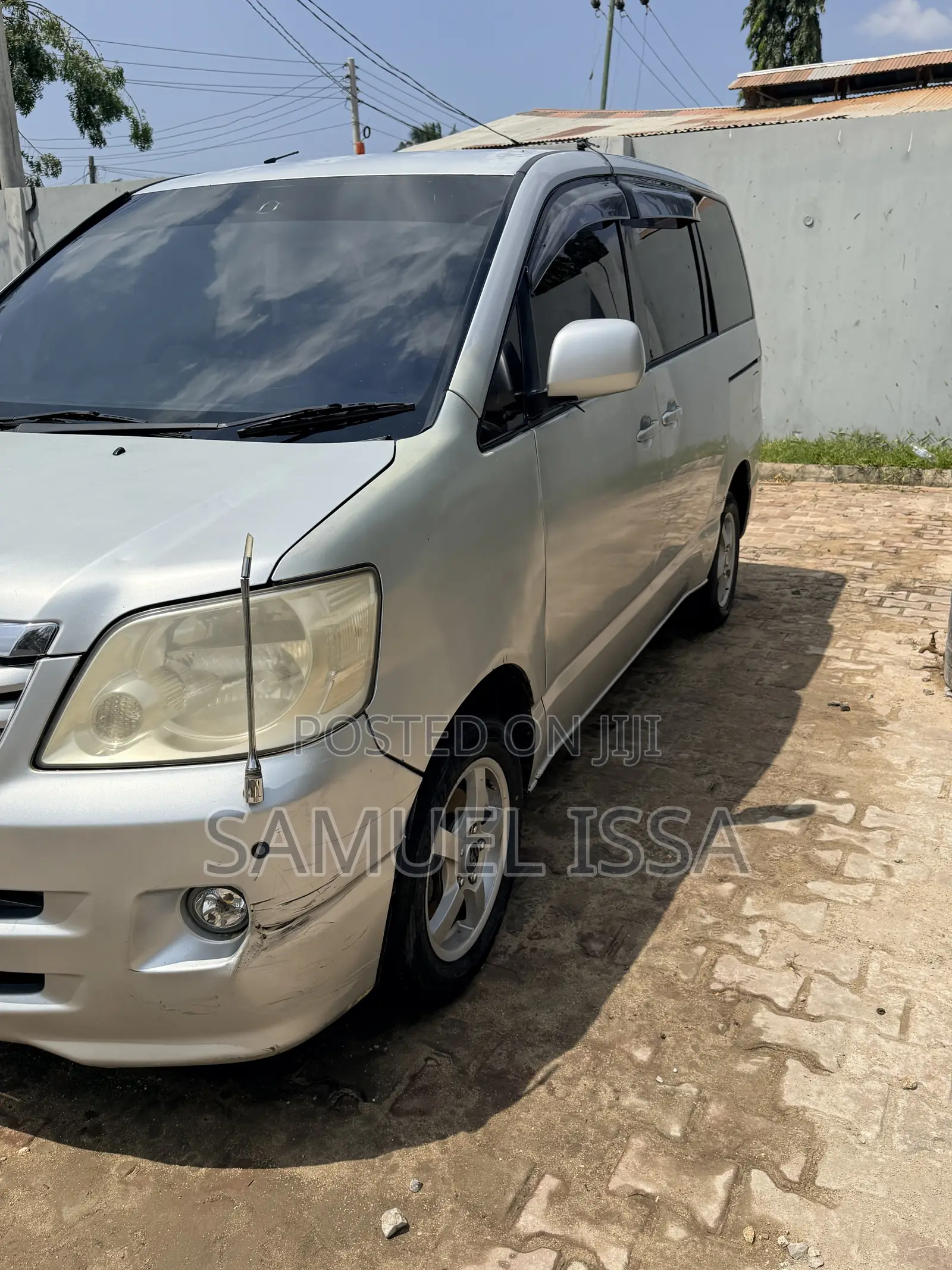 Toyota Noah 2.0 FWD (8 Seater) 2003 Silver