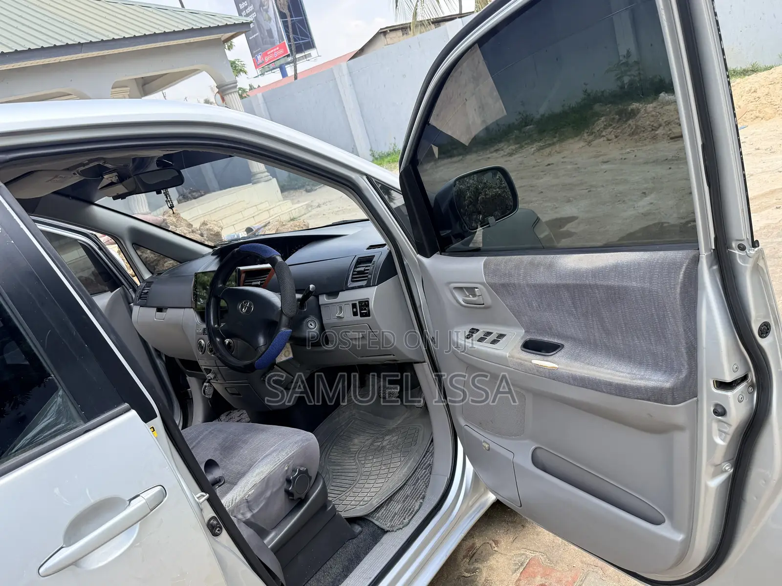 Toyota Noah 2.0 FWD (8 Seater) 2003 Silver