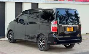 Toyota Noah 2010 Black