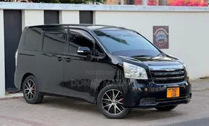 Toyota Noah 2010 Black