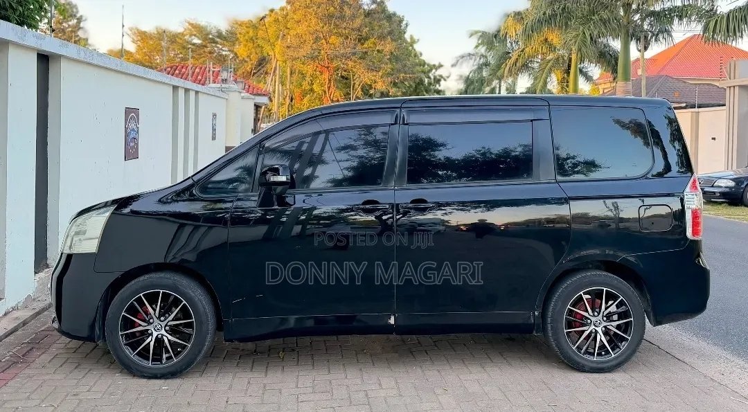 Toyota Noah 2010 Black