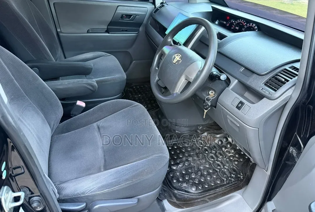 Toyota Noah 2010 Black