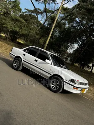 Toyota Corolla Sedan 1989 White