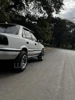 Toyota Corolla Sedan 1989 White