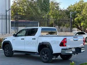 Toyota Hilux 2022 Black
