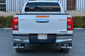 Toyota Hilux 2022 Black