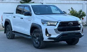 Toyota Hilux 2022 Black