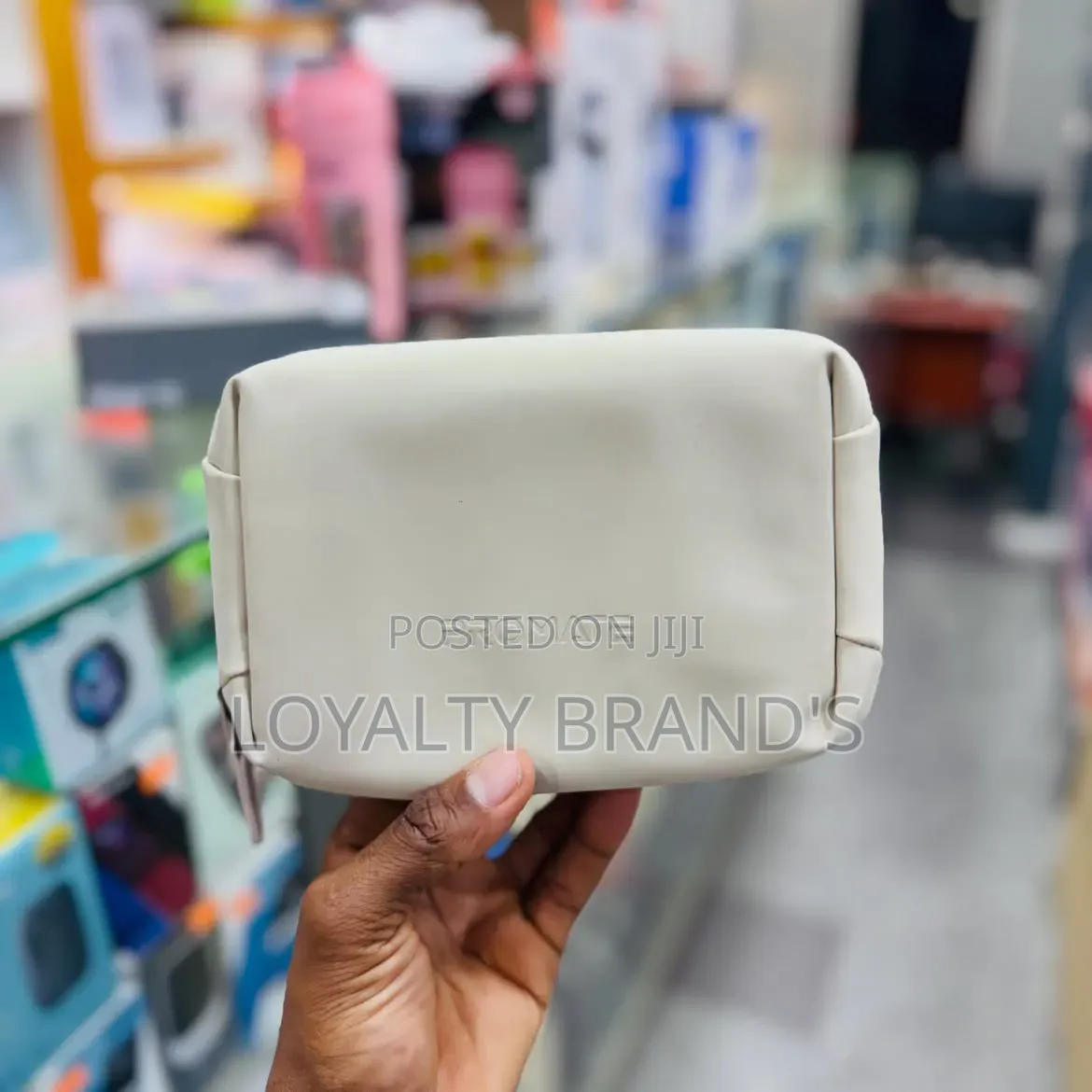 Pouch Bag Promate Innovation and Excellent price: 95,000/=