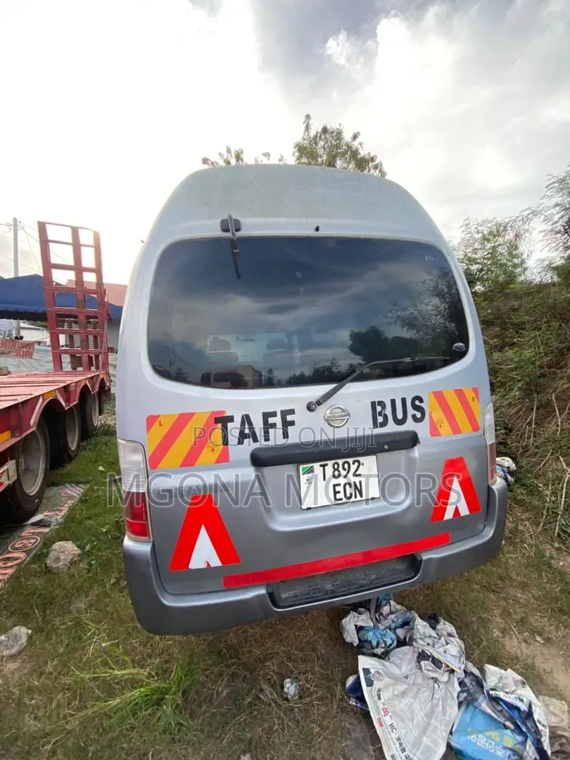 Nissan Caravan (Urvan) 2010 Grey