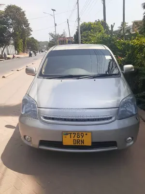 Toyota Raum 2004 Silver