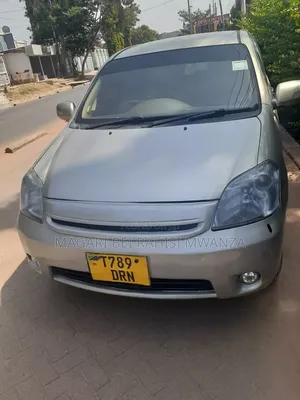 Toyota Raum 2004 Silver