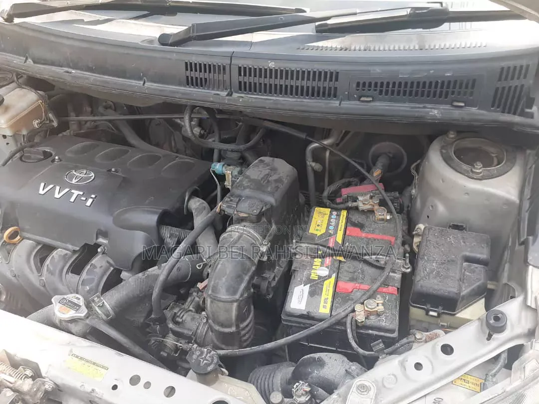 Toyota Raum 2004 Silver