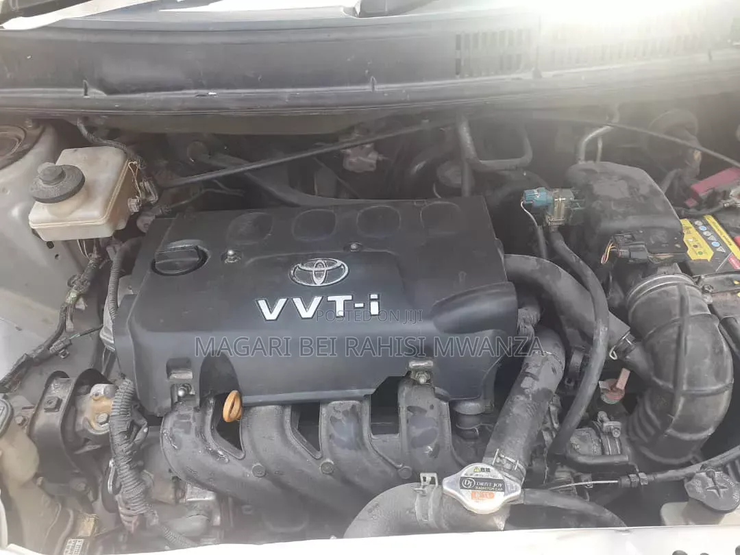Toyota Raum 2004 Silver
