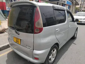 Toyota Fun Cargo 2004 Silver