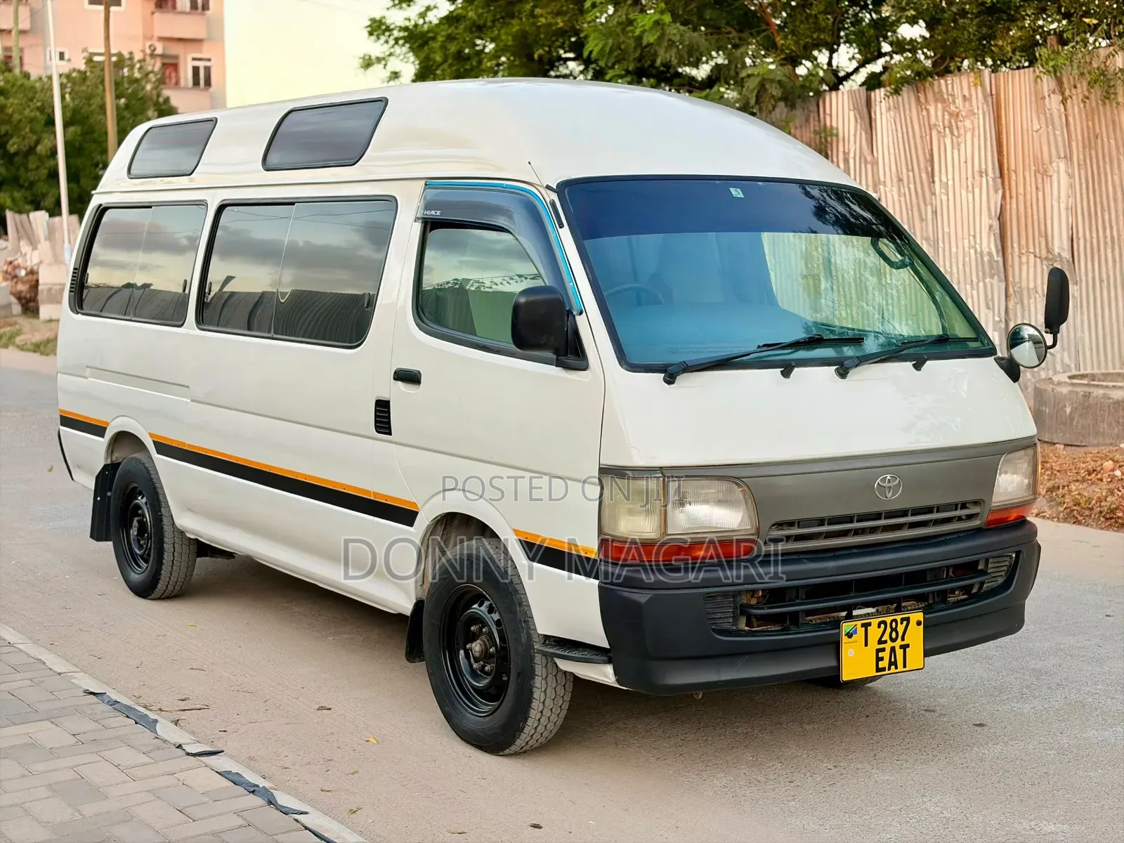 Toyota HiAce 2000 White