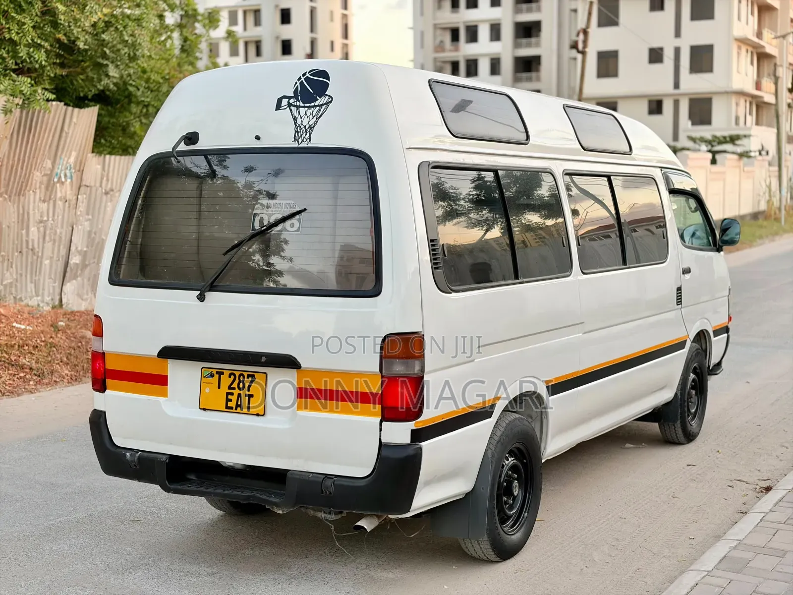 Toyota HiAce 2000 White