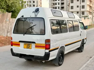 Toyota HiAce 2000 White