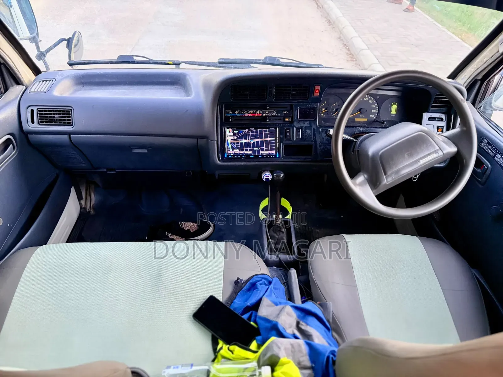 Toyota HiAce 2000 White