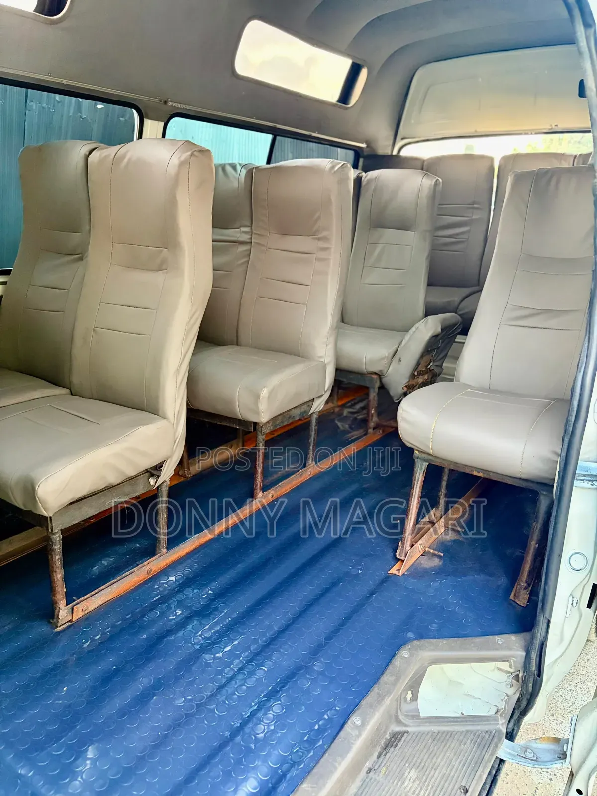 Toyota HiAce 2000 White