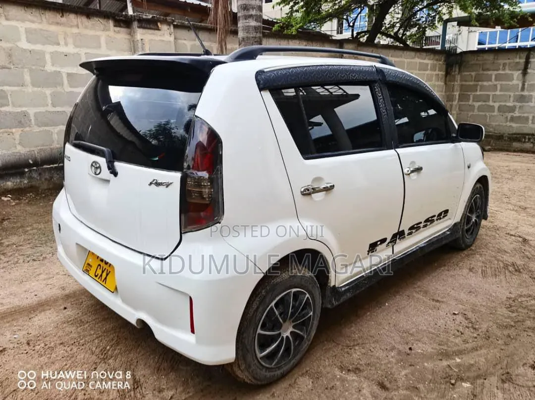 Toyota Passo 2004 Pearl