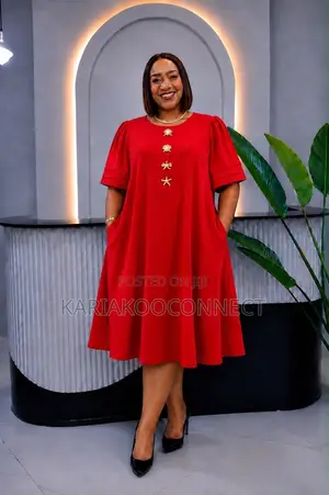 Elegant Relaxed a-Line Midi Dress With Star Buttons