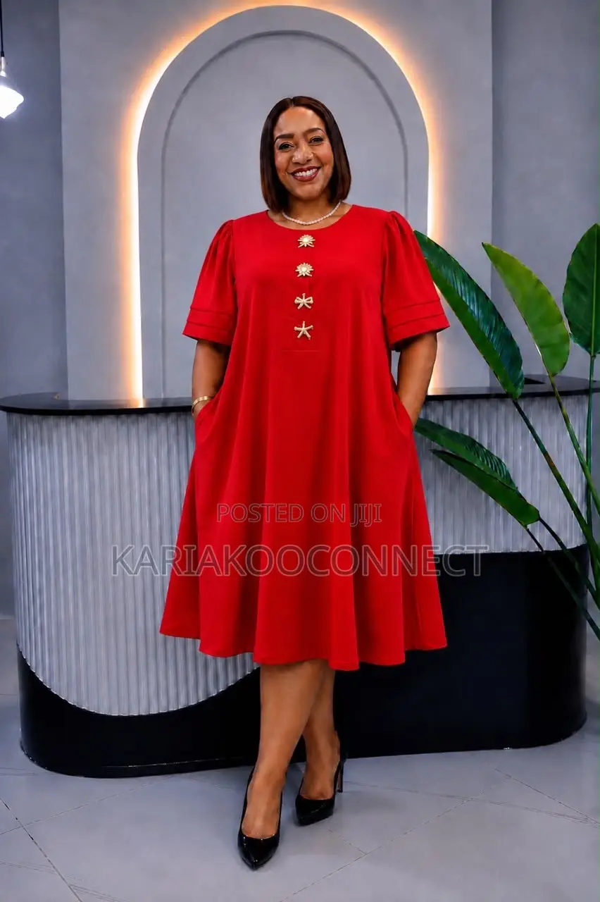 Elegant Relaxed a-Line Midi Dress With Star Buttons