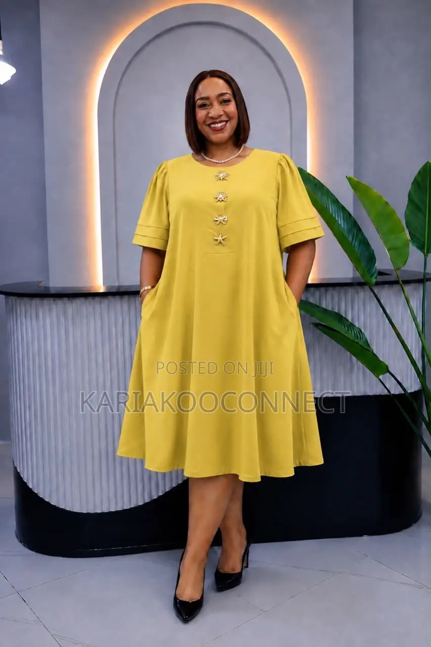 Elegant Relaxed a-Line Midi Dress With Star Buttons