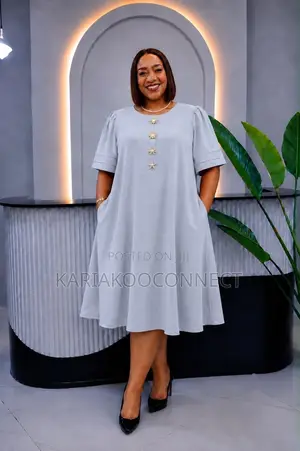 Elegant Relaxed a-Line Midi Dress With Star Buttons