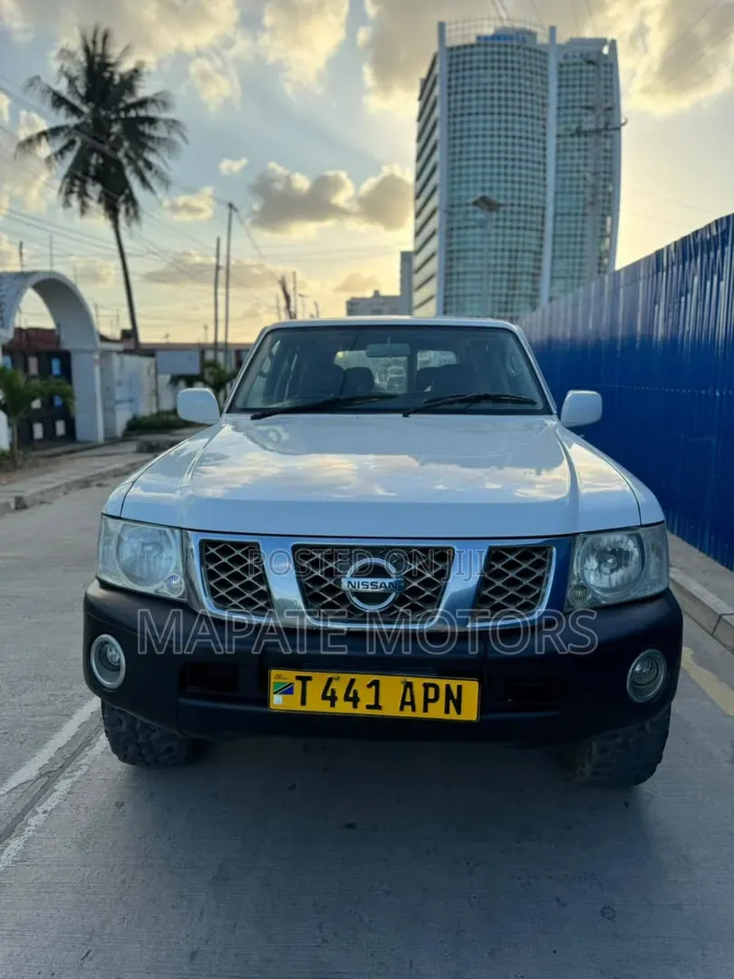 Nissan Patrol 2002 White