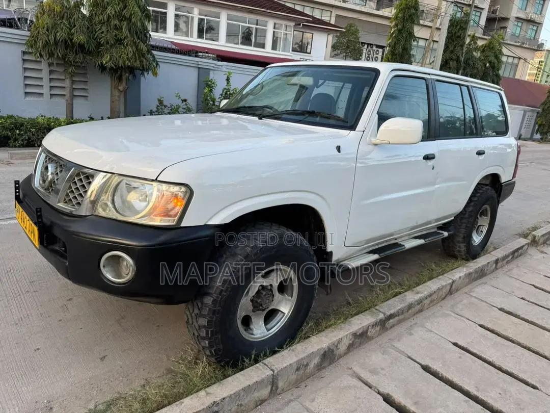 Nissan Patrol 2002 White