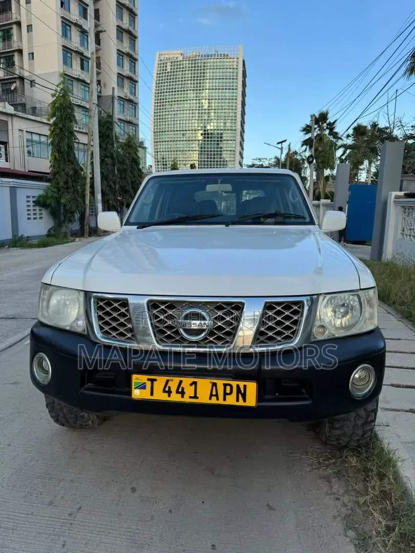 Nissan Patrol 2002 White