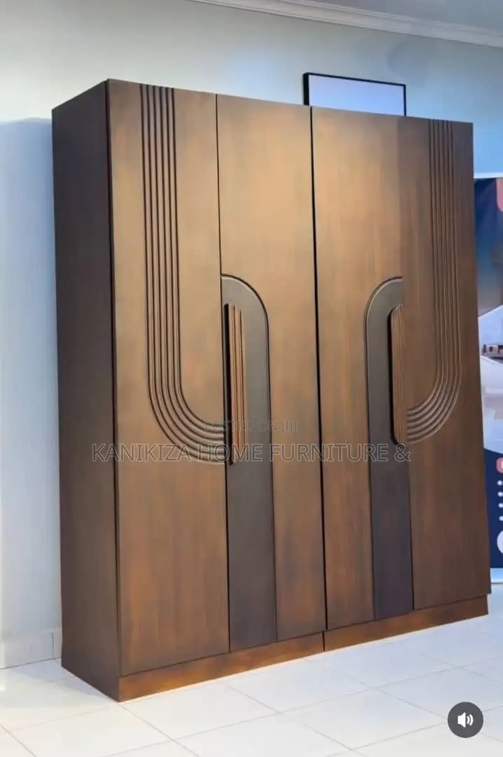 Luxury and Modern Wardrobe Yenye Ukubwa Wa Milango 4
