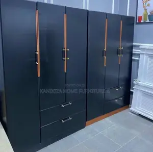 Simple Wadrobe Ni Milango Mitatu Ni La Nguo