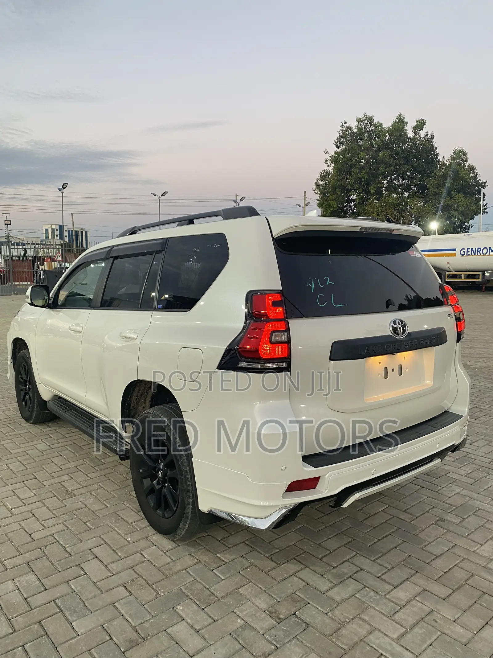 Toyota Land Cruiser Prado 2022 White