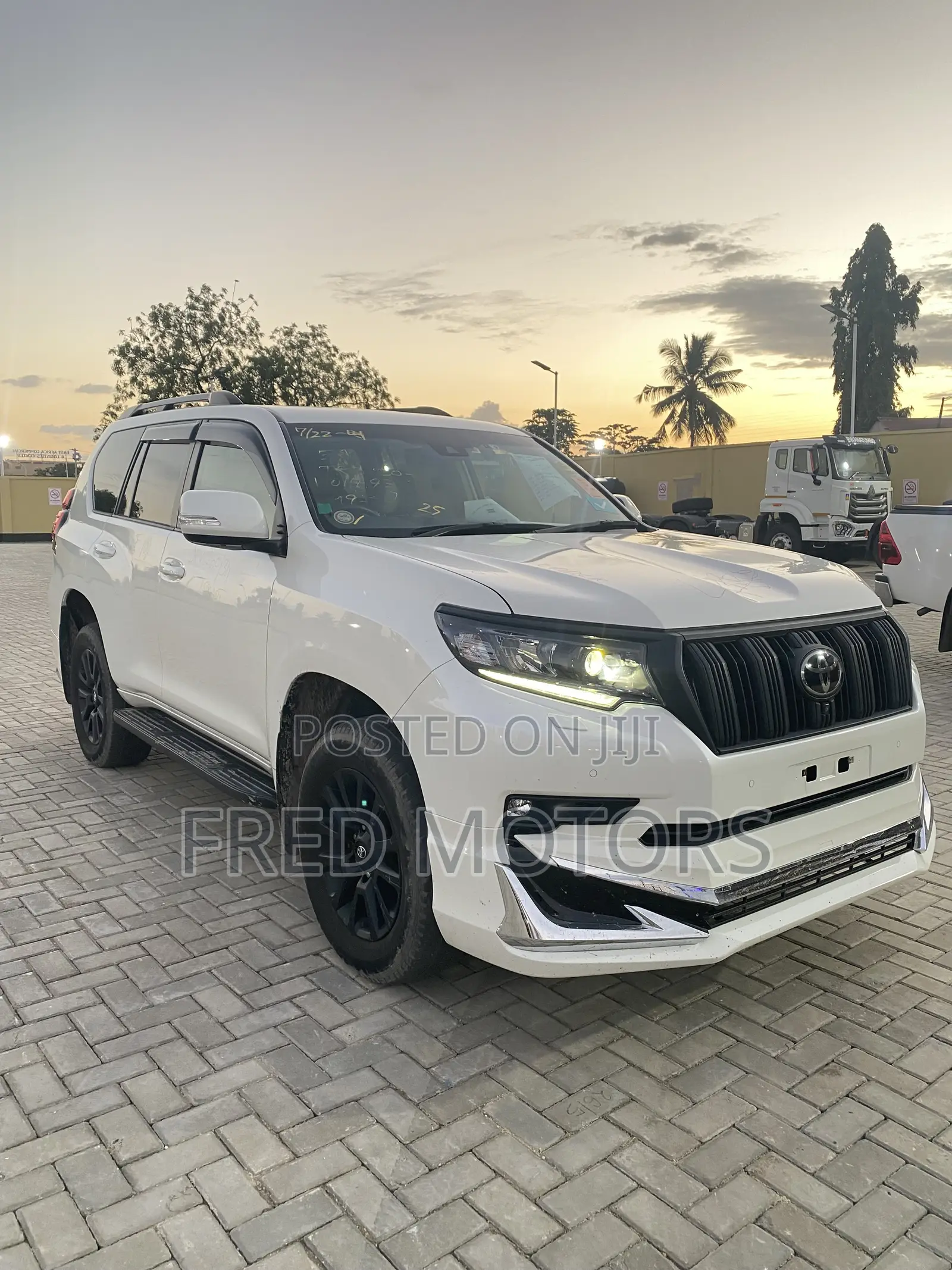 Toyota Land Cruiser Prado 2022 White