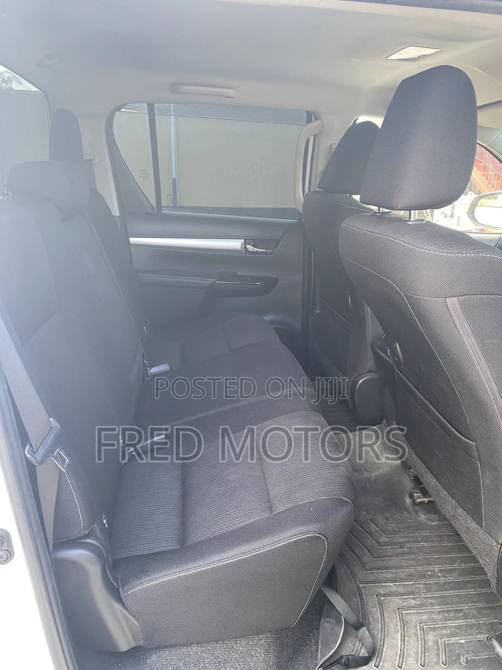 Toyota Hilux 2022 White