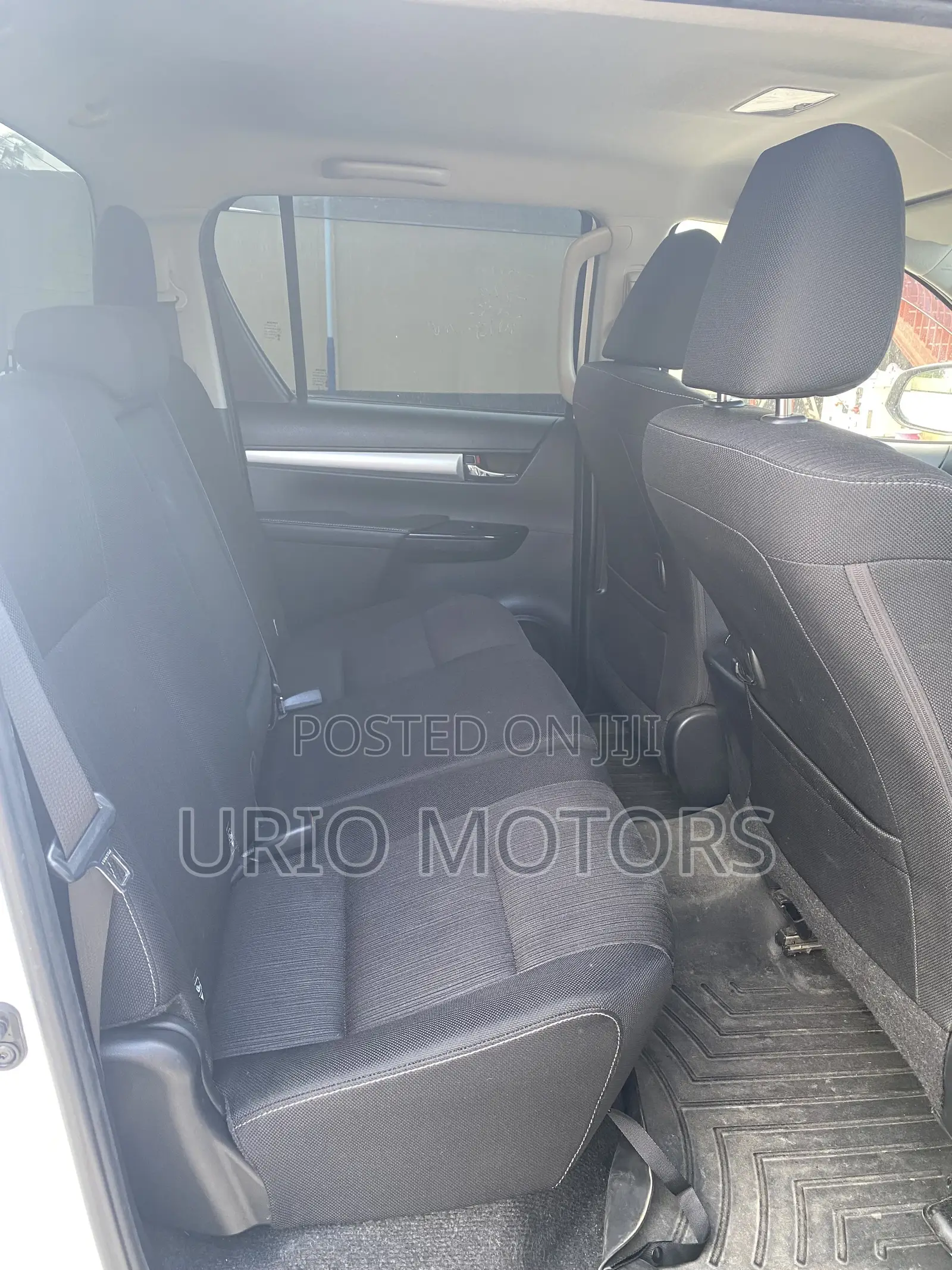 Toyota Hilux 2022 White