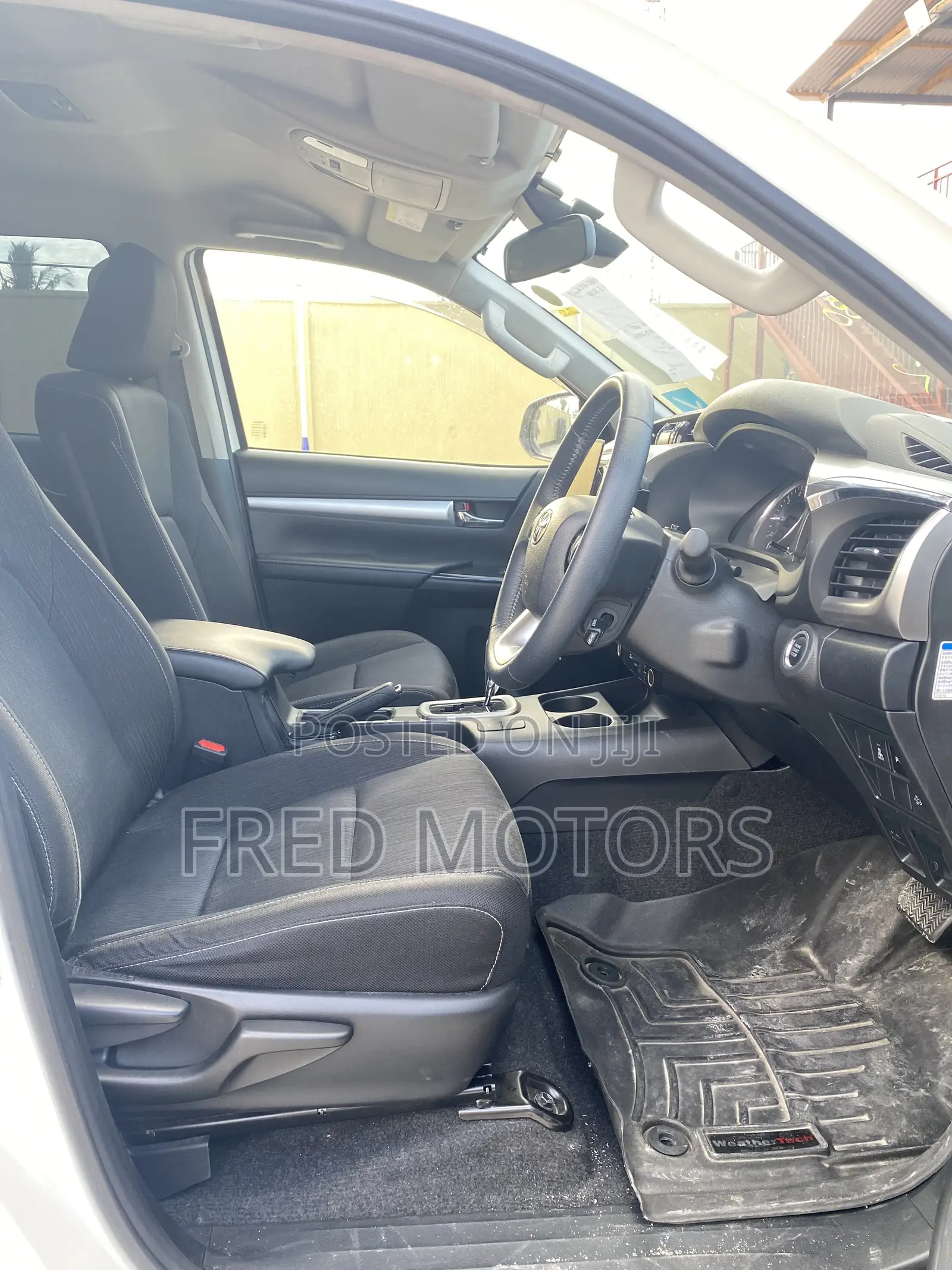 Toyota Hilux 2022 White