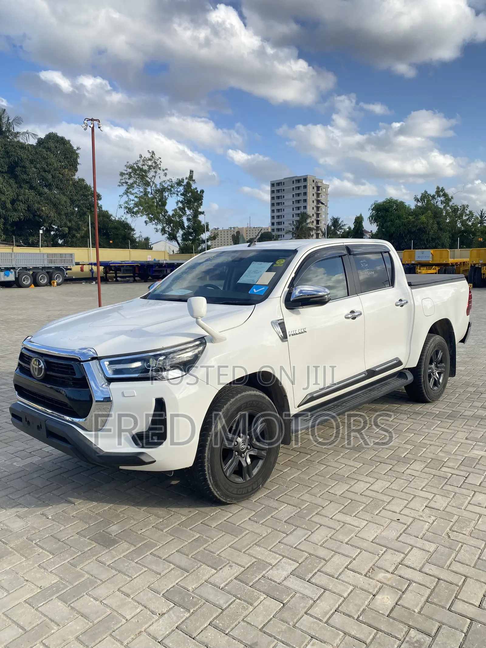 Toyota Hilux 2022 White