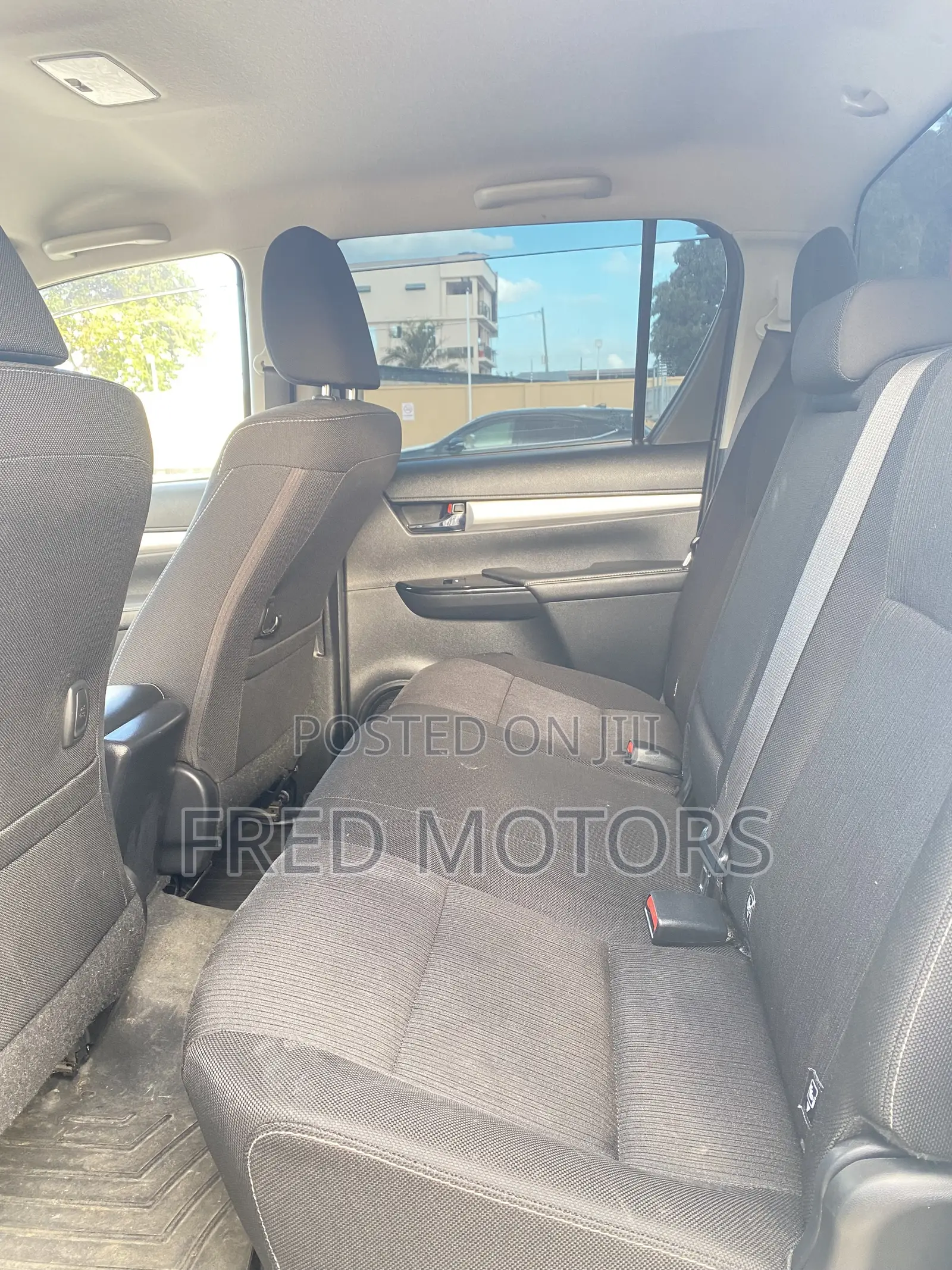 Toyota Hilux 2022 White