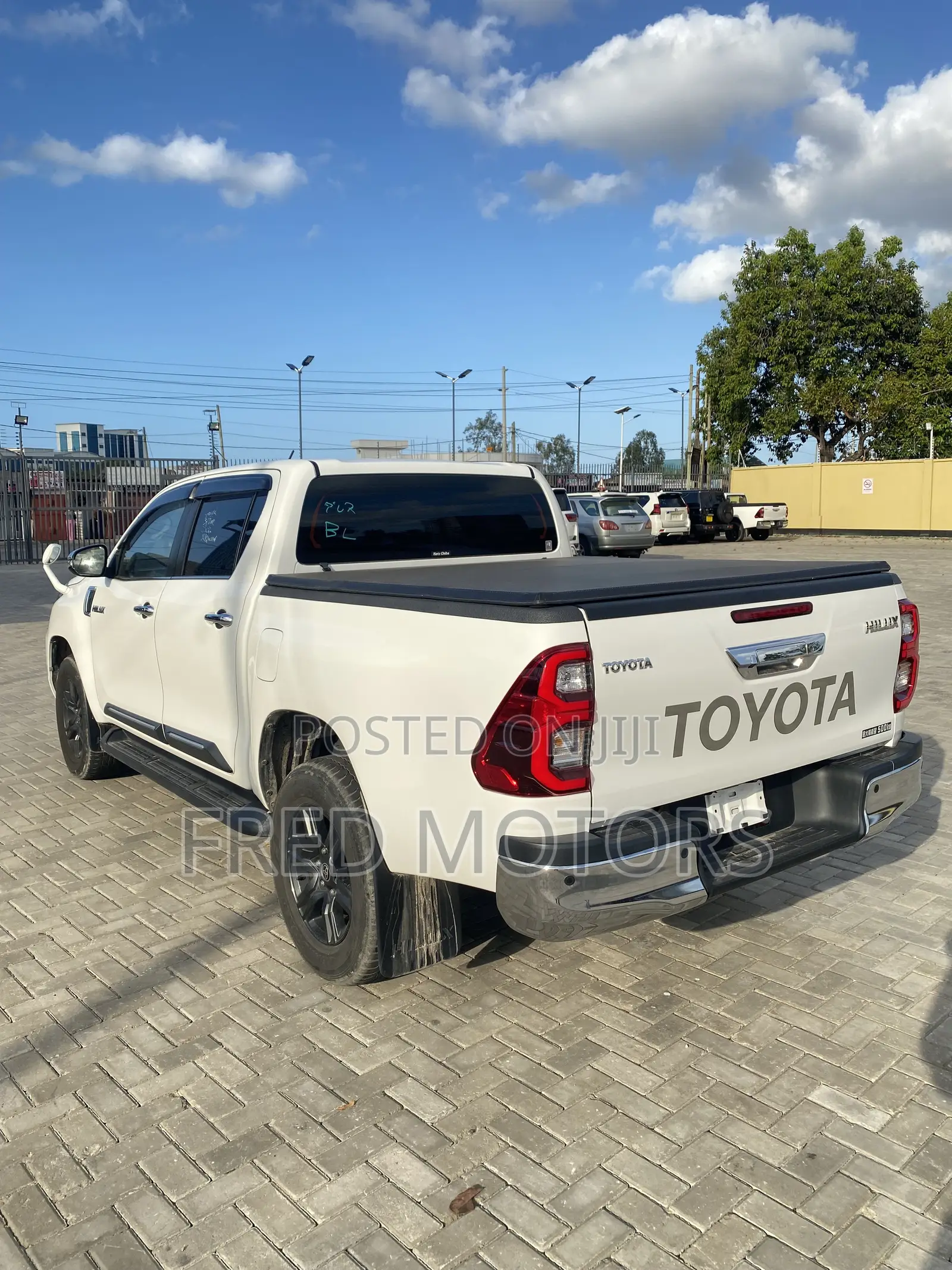Toyota Hilux 2022 White