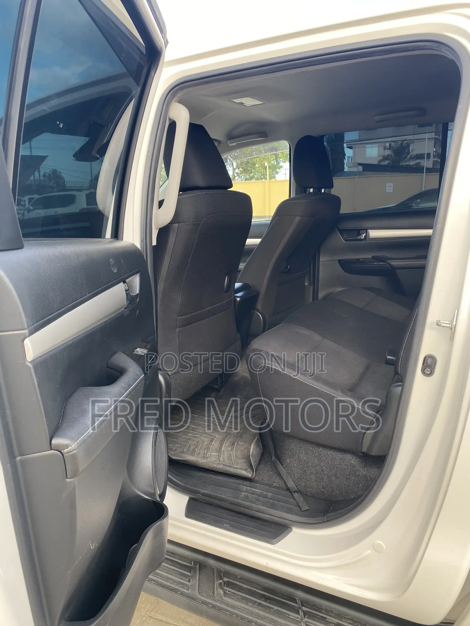 Toyota Hilux 2022 White