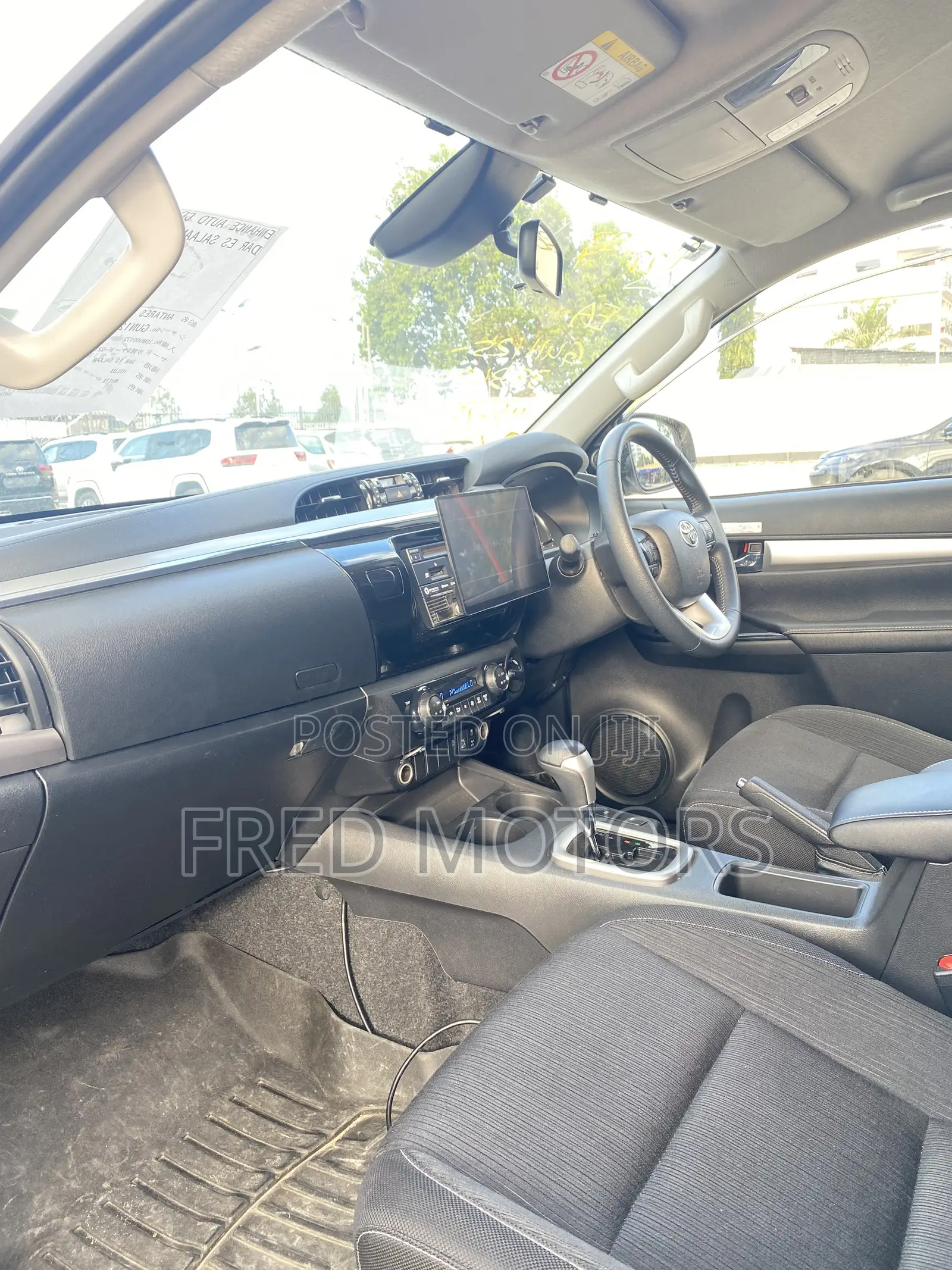 Toyota Hilux 2022 White