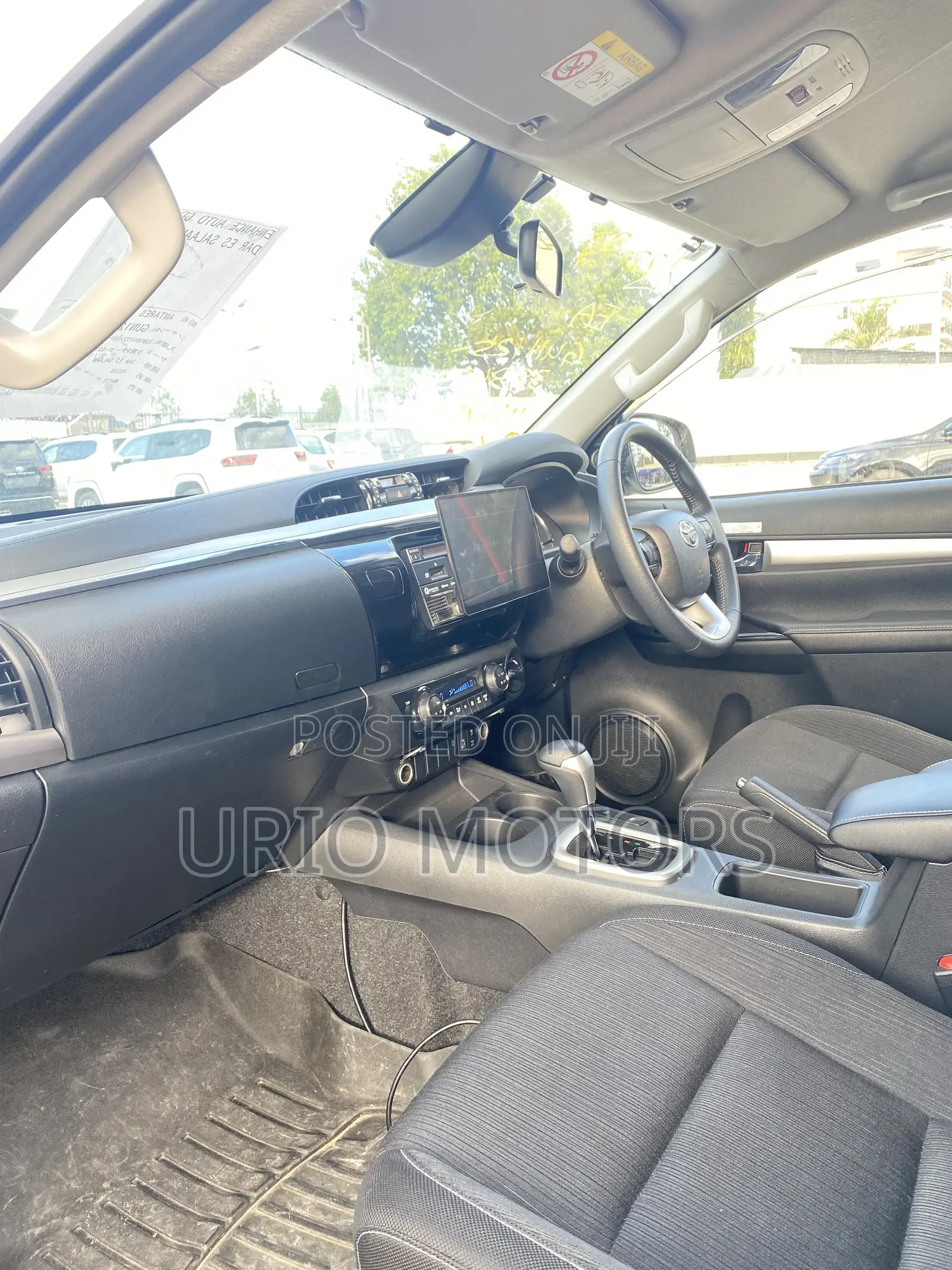 Toyota Hilux 2022 White