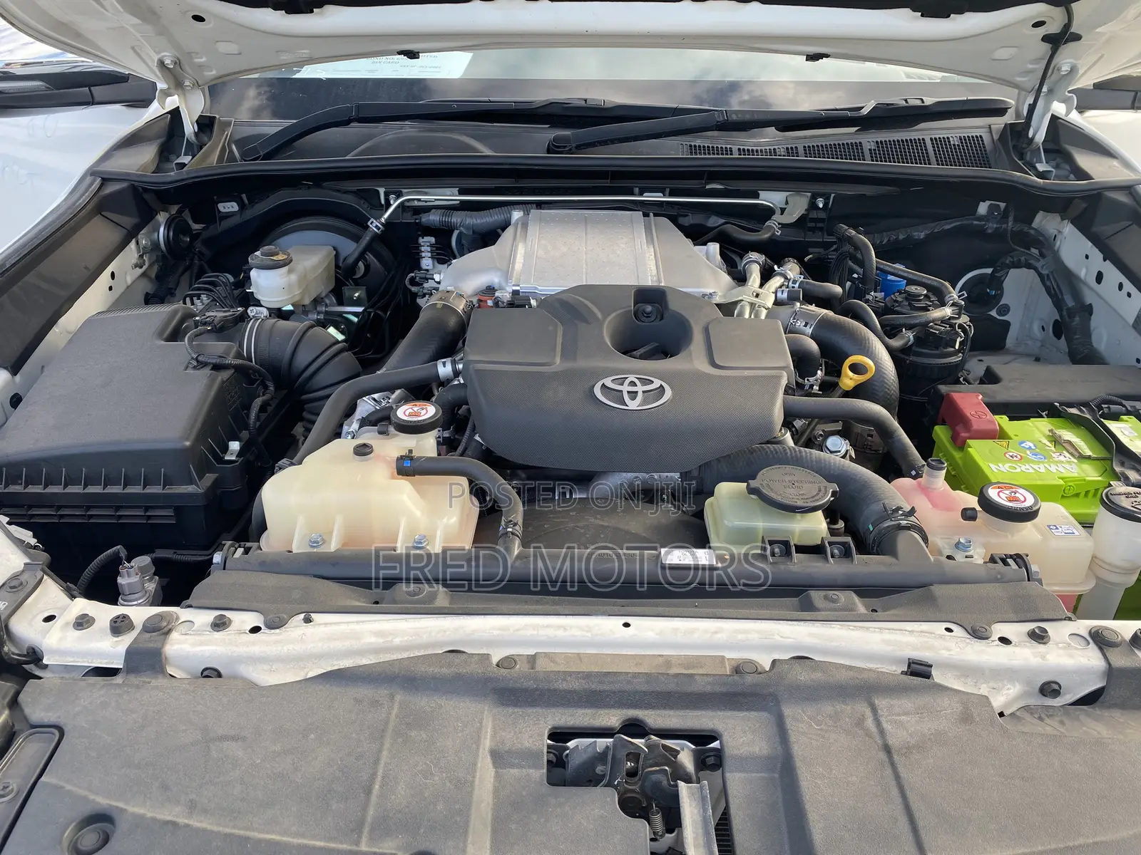Toyota Hilux 2022 White