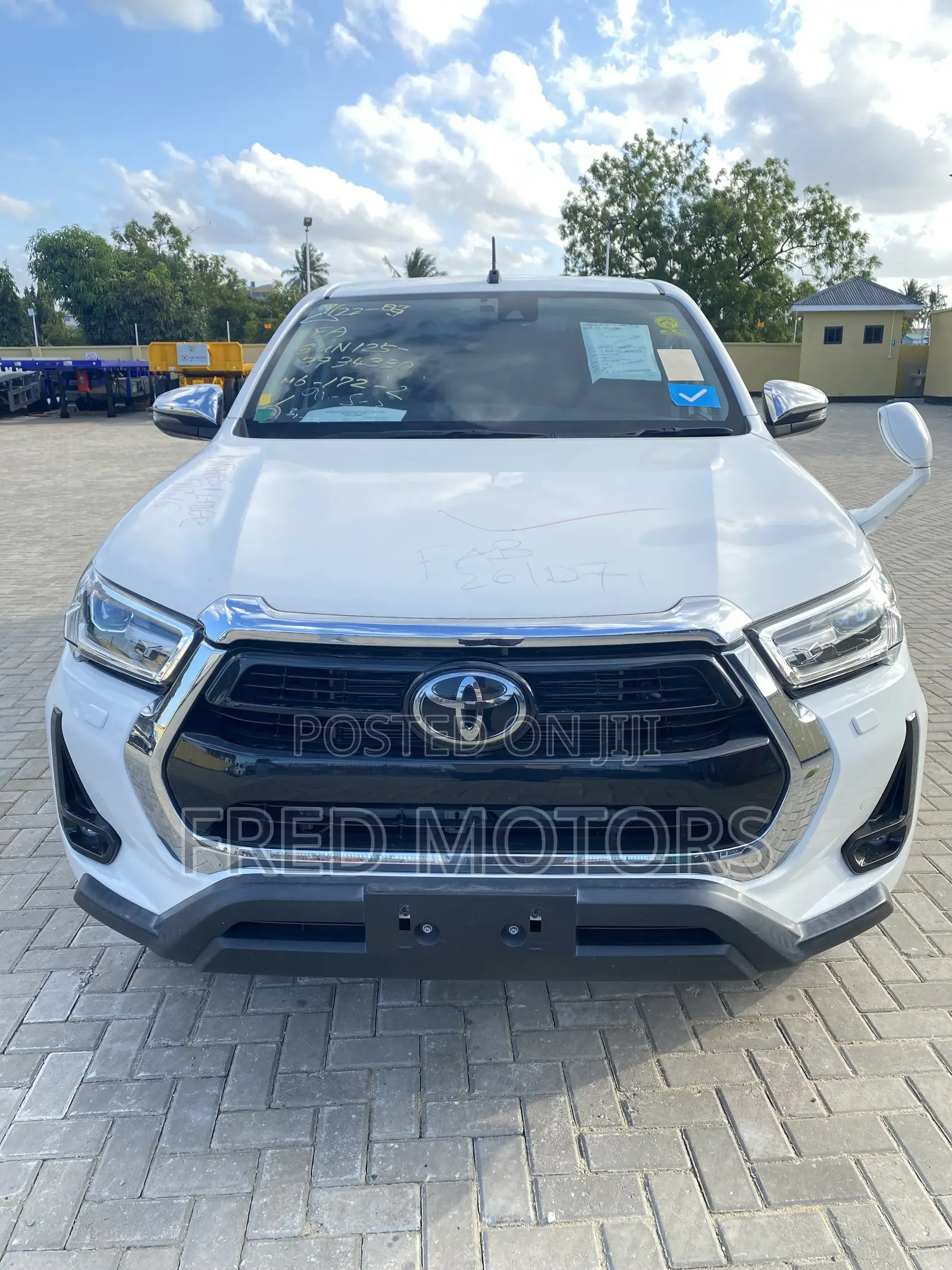 Toyota Hilux 2022 White