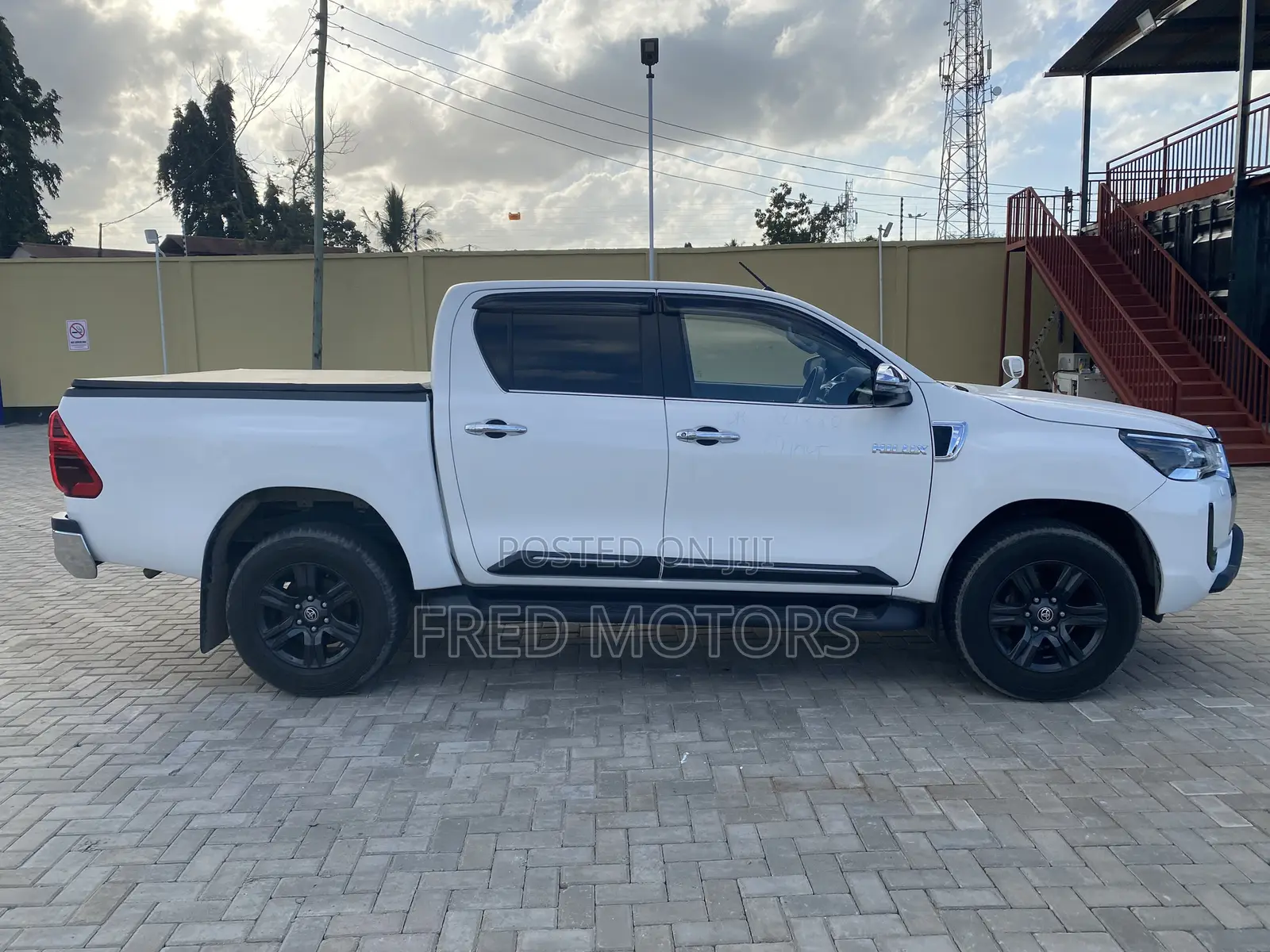 Toyota Hilux 2022 White