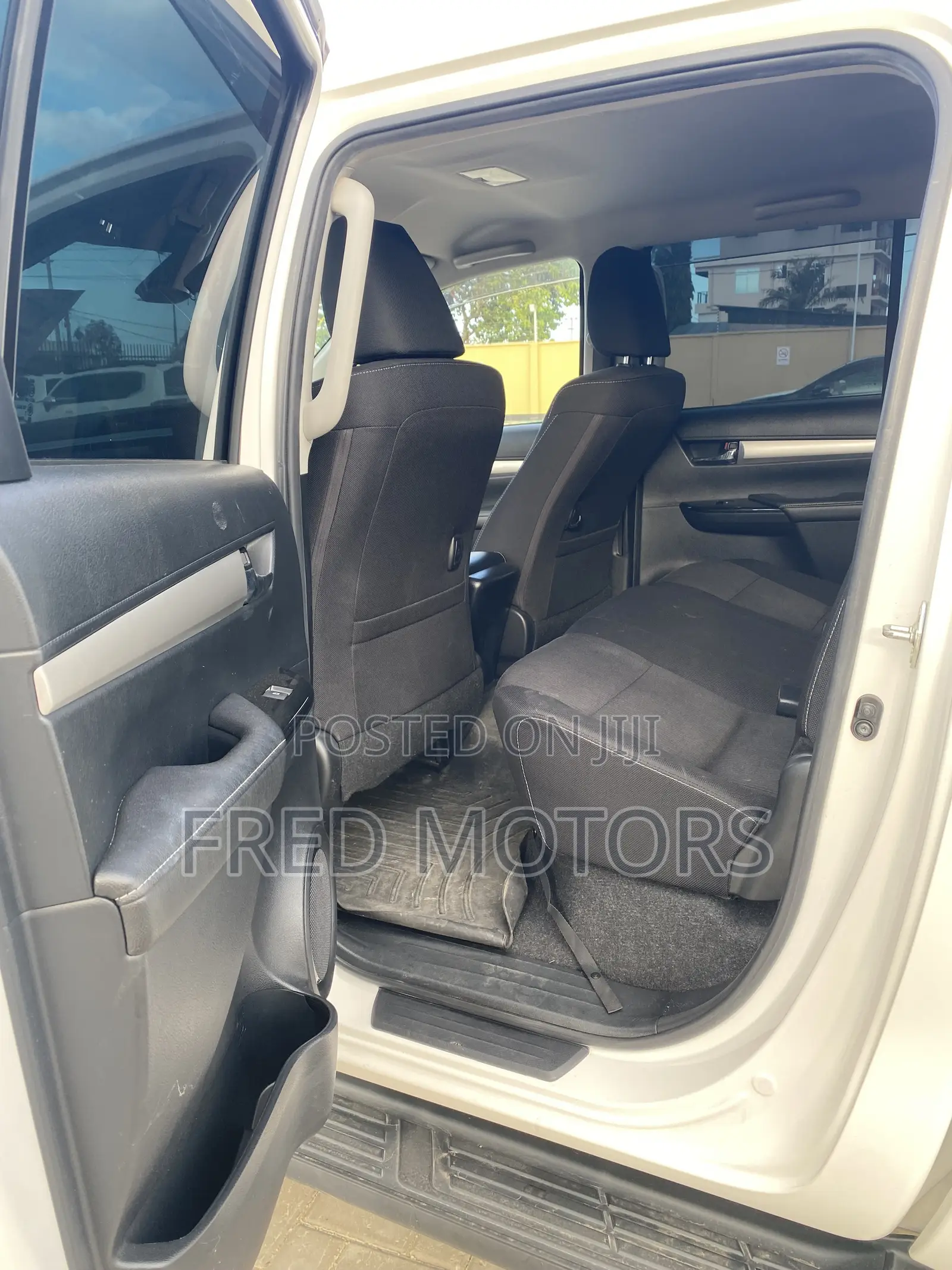 Toyota Hilux 2022 White