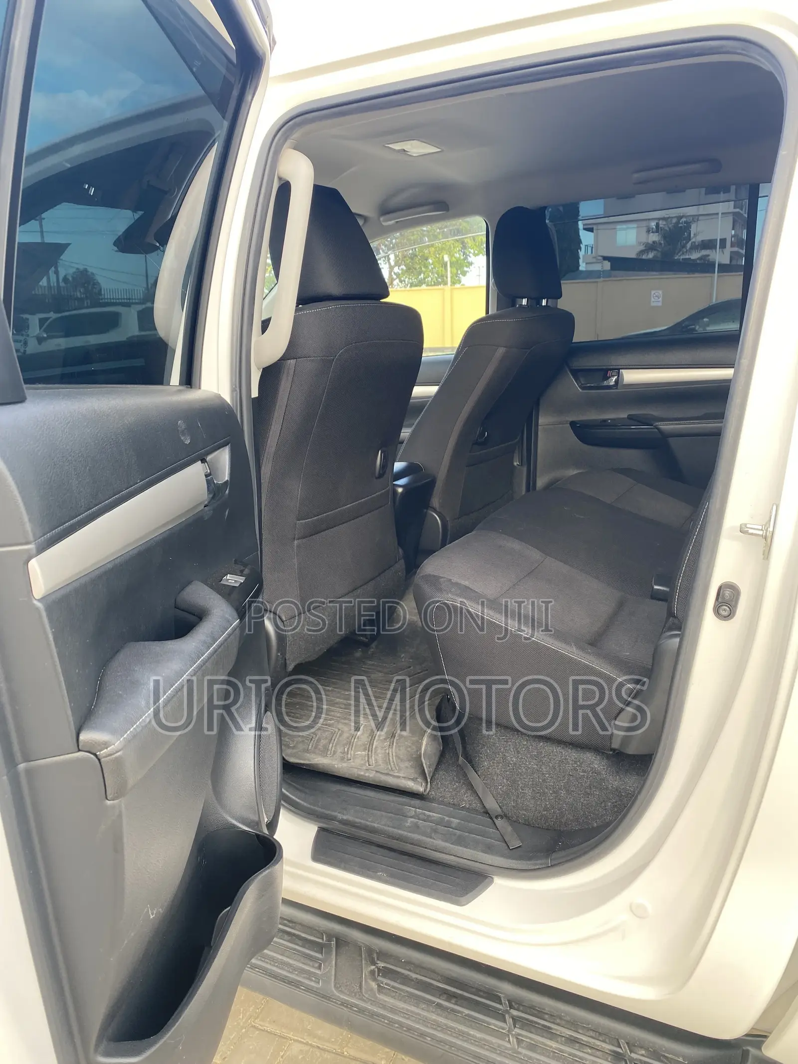 Toyota Hilux 2022 White